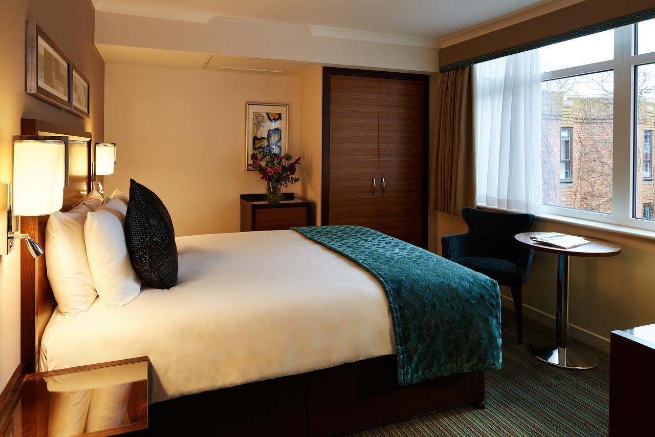 The Bull Otel Gerrards Cross Dış mekan fotoğraf