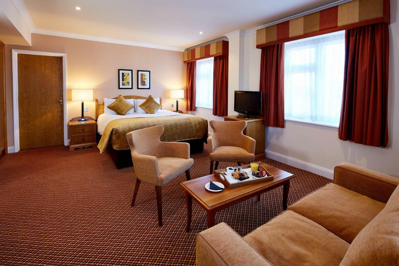 The Bull Otel Gerrards Cross Dış mekan fotoğraf